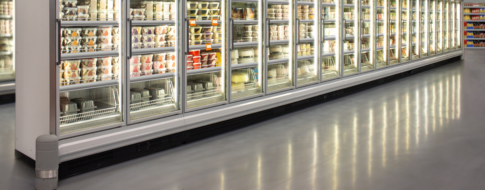 AI transforms cold chain logistics with predictive algorithms, digital twins, and temperature monitoring, improving efficiency while addressing data sharing challenges.
