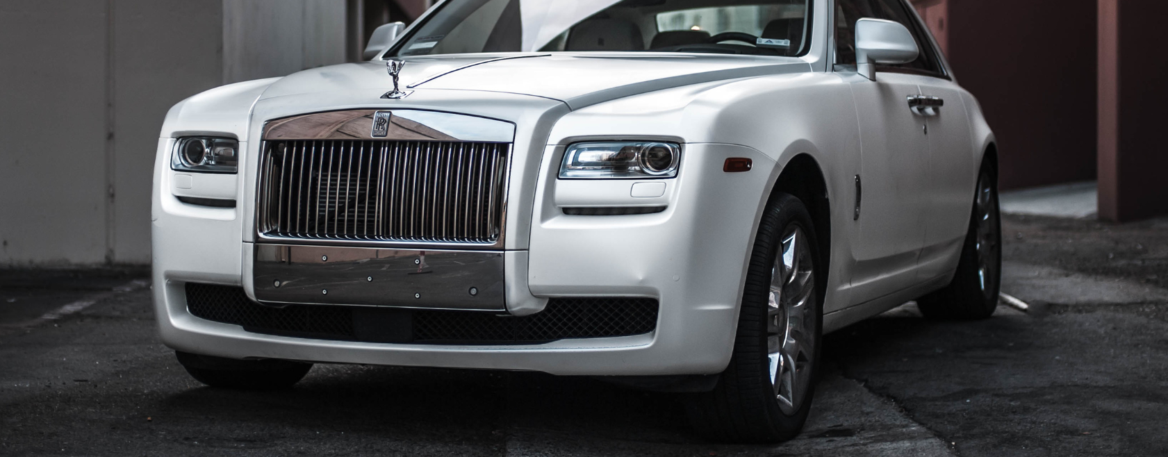 Rolls-Royce achieves 50% profit increase despite supply chain challenges through sustainability strategy.